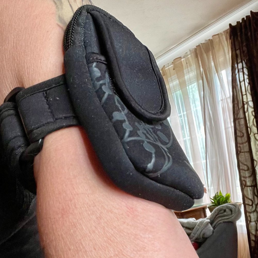 Armband gear pouch for sports/running/hiking